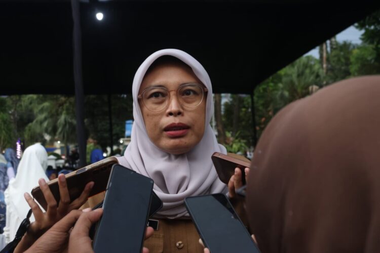 Libur Lebaran, Petugas DLHKP Kota Kediri Tetap Bekerja Demi Jaga Kebersihan Kota