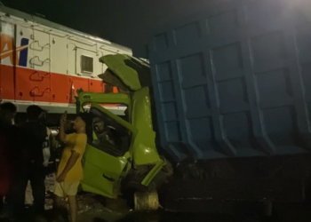 Nekat Terobos Palang Pintu, Truk Fuso Dihantam KA Dhoho di Blitar