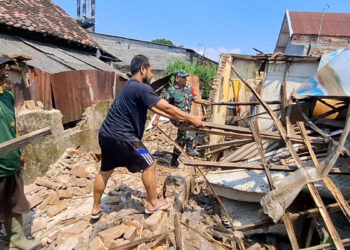 Diguyur Hujan Deras dan Angin Kencang, Rumah Warga Pakunden Kediri Roboh Rata dengan Tanah
