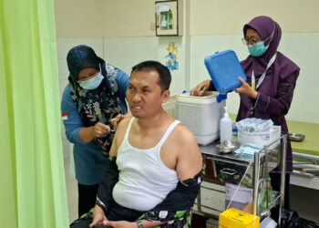 Persiapan Haji 2026, Ratusan Calon Jemaah Haji Kota Kediri Mulai Terima Vaksinasi Wajib Polio dan Meningitis