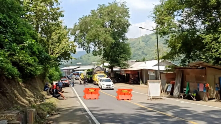 Jalur Trenggalek – Ponorogo Belum Aman, Tim Gabungan Sisir Puncak Tebing KM 16