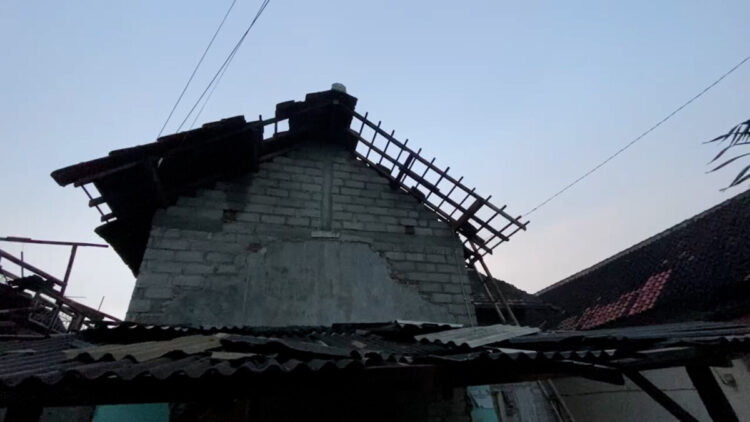 Diterjang Puting Beliung, Belasan Rumah di Sukorejo Kota Blitar Rusak Parah