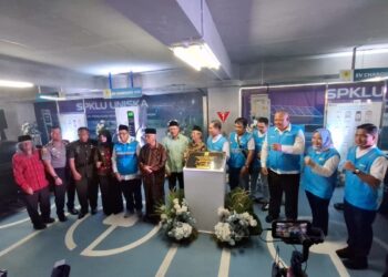 Akselerasi Ekosistem Kendaraan Listrik, PLN Resmikan SPKLU Fast Charging di Kampus Uniska Kediri