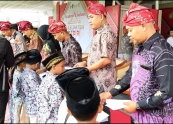 Rayakan Hari Jadi ke-1222, Mas Dhito Gelar Halalbihalal dan Santunan di Halaman Pemkab Kediri