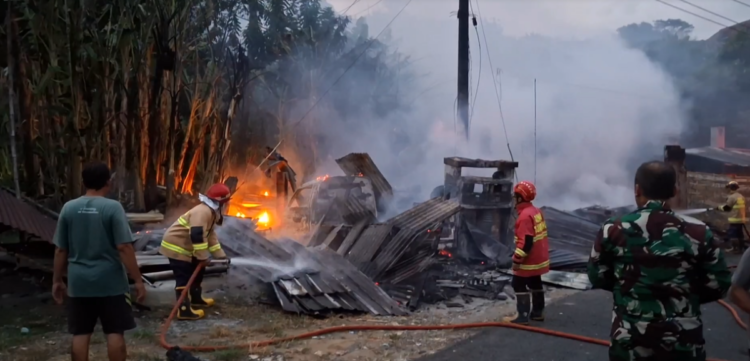 Toko dan Pom Mini di Besuki Tulungagung Ludes Dilalap Jago Merah, Kerugian Ditaksir Capai Rp 350 Juta