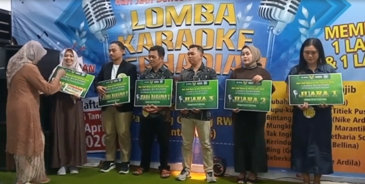 Sambut Hari Kartini, Warga Bence Kediri Gelar Lomba Karaoke untuk Jaga Kesehatan Mental Perempuan