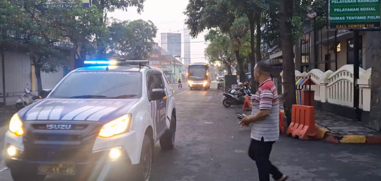 Buntut OTT Bupati Gatut Sunu, KPK Boyong 12 Pejabat Pemkab Tulungagung ke Jakarta