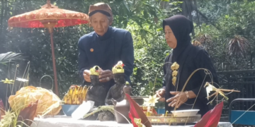 Lestarikan Tradisi Nenek Moyang, Warga Empat Desa di Tulungagung Gelar Upacara Ulur-Ulur di Telaga Buret