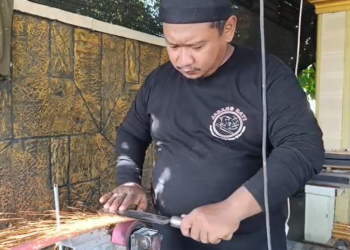 Jelang Idul Adha, Jasa Asah Pisau Sembelih di Jombang Kebanjiran Order hingga Naik 200 Persen