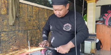 Jelang Idul Adha, Jasa Asah Pisau Sembelih di Jombang Kebanjiran Order hingga Naik 200 Persen