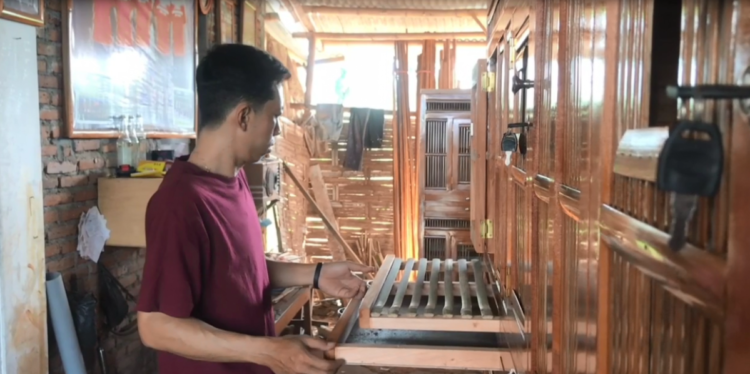 Berawal dari Hobi, Pemuda Trenggalek Sukses Bisnis Kandang Ayam Premium hingga Banjir Pesanan Nasional