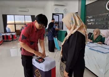 Cegah Koper Tertukar, Jamaah Haji Kediri Pasang Tanda Unik Mulai Boneka Cabai hingga Tutup Galon