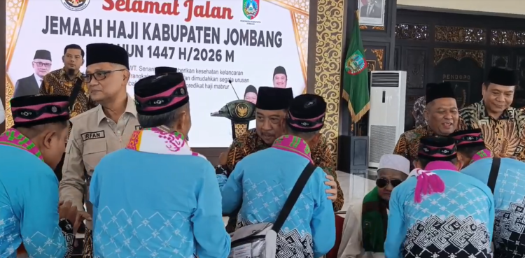 Lepas Jemaah Haji Jombang, Menteri Haji Sebut Angka Haji Ilegal Turun Drastis, Hanya Temukan 60 Kasus