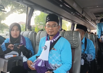 Diwarnai Suasana Haru, Ratusan CJH Jombang Berangkat, Dua Orang Terpaksa Mundur karena Sakit