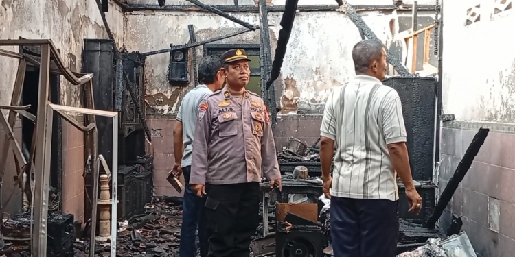 Diduga Korsleting Listrik, Rumah Kos di Banyakan Kediri Ludes Terbakar