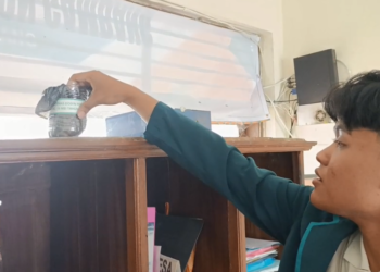 Tekan Kasus DBD, Mahasiswa Ilmu Kesehatan di Jombang Sulap Botol Bekas Jadi Perangkap Nyamuk Larvavitrap