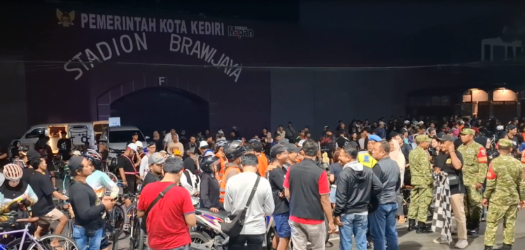 Kampanyekan Hidup Sehat, Kopag Space Satukan 800 Anak Muda Kediri Lewat Lari dan Sepeda Malam