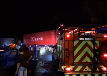 Gagal Menyalip, Trailer Hantam Pikap di Kedungwaru: Satu Korban Terjepit Kabin Ringsek Selama Sejam