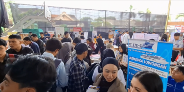 Sediakan Seribu Lowongan dari 62 Perusahaan, Job Fair SMKN 1 Kademangan Diserbu Pencari Kerja