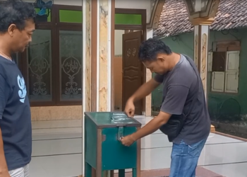 Pura-Pura Salat, Pencuri Kotak Amal di Jombang Terekam CCTV, Sudah Empat Kali Beraksi