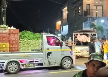 Tolak Relokasi, Pedagang Pasar Pagi Kesamben Blokir Jalan Nasional Malang-Blitar