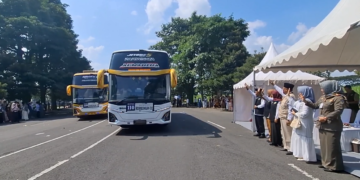 Lautan Manusia di SLG, 1.065 Jamaah Haji Kabupaten Kediri Mulai Bertolak ke Tanah Suci