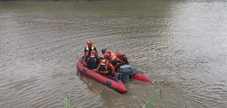 Petaka Cari Ikan Mabuk Sisa Pladu: Terpeleset, Warga Ngantru Hilang Ditelan Arus Sungai Brantas