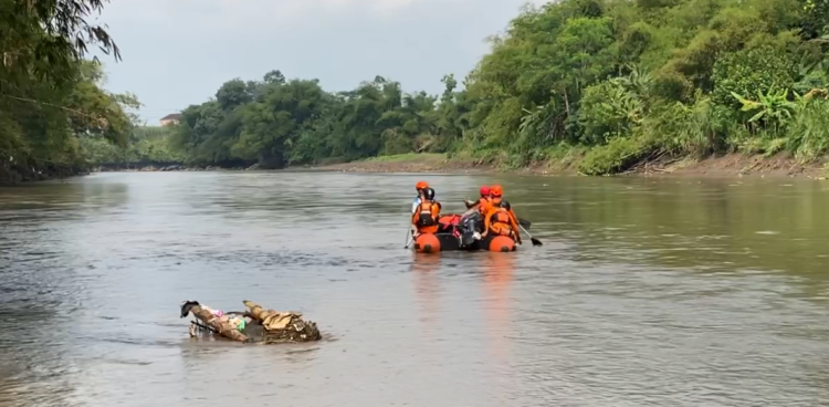 Maut di Balik Tradisi Pladu Brantas: Dua Selamat, Satu Warga Kesamben Blitar Hanyut Terseret Arus