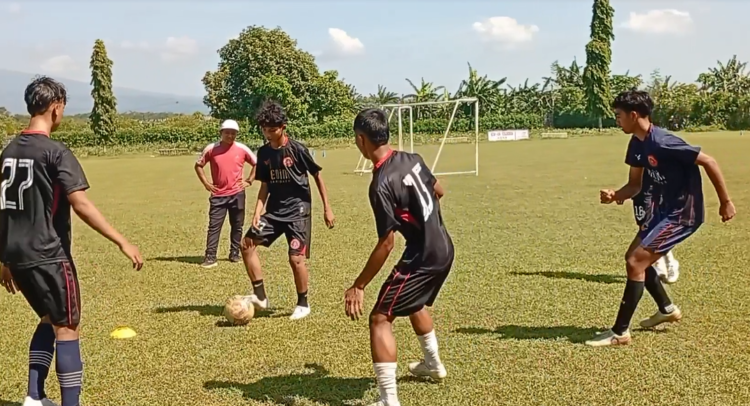 Targetkan Juara, Persedikab U-17 Genjot Transisi Negatif dan Fisik Pemain di Stadion Banyakan
