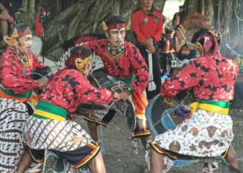 Mencekam! Ritual Sedekah Bumi di Pesisir Selatan Blitar Diwarnai Kesurupan Massal Belasan Penari