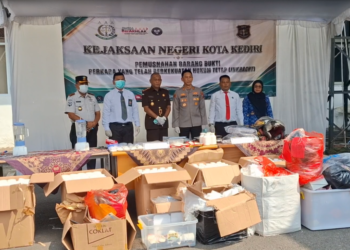 Kejari Kota Kediri Blender Hampir 2 Kg Sabu dan Bakar Ratusan Ribu Pil Koplo, Bukti Peredaran Masih Marak