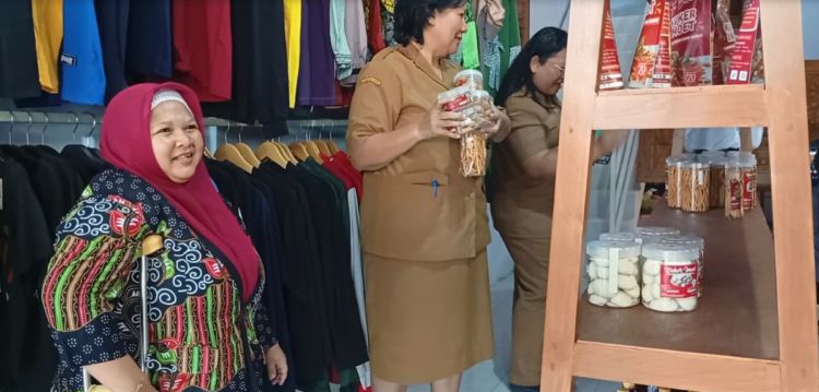 Usung Semangat Kesetaraan, Komunitas Disabilitas Kediri Buka Gerai UMKM ‘Togal’ di Kawasan SLG