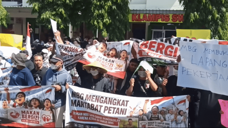 Ribuan Mitra MBG Gelar Aksi Damai di DPRD Trenggalek, Desak Keberlanjutan Program dan Pemberdayaan Pangan Lokal