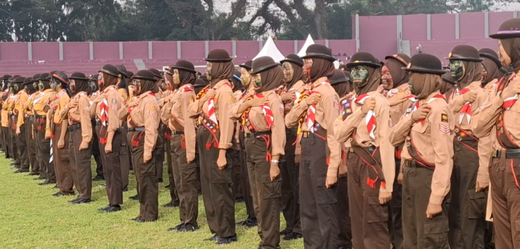 Cetak Generasi Berkarakter, 1.000 Pramuka Garuda Kota Kediri Resmi Dilantik di Stadion Brawijaya