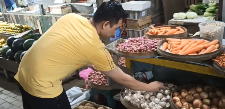 Pasokan Seret, Harga Bawang Putih di Pasar Basah Trenggalek Tembus Rp 36 Ribu per Kilogram