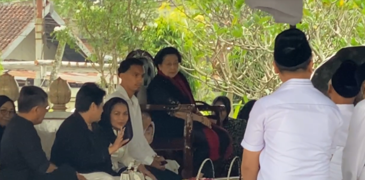 Megawati Ziarah ke Makam Bung Karno, Besok Resmikan Renovasi Istana Gebang Blitar