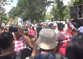 Pasca-OTT KPK, Massa GEMPAR Geruduk DPRD Tulungagung Bawa 11 Tuntutan