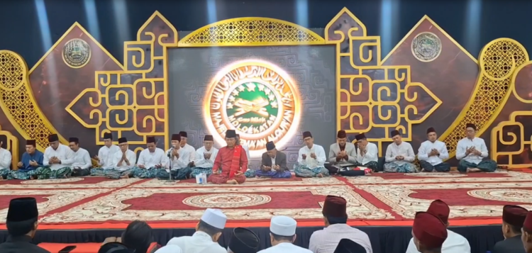 Ribuan Jemaah Padati Ponpes Al Falah Ploso Kediri, Peringati Haul Ke-34 Ulama Nyentrik Gus Miek