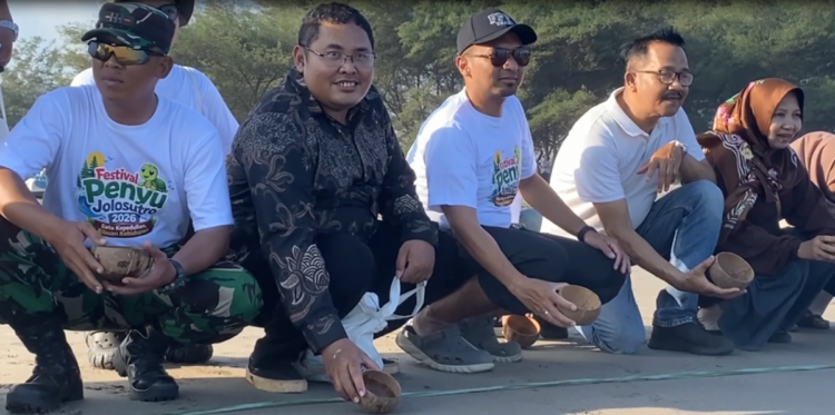 Festival Penyu Jolosutro 2026: Sinergi Lintas Sektor Lepasliarkan Ratusan Tukik di Pesisir Blitar