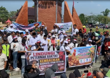 Harga Anjlok, Peternak Blitar Raya Gelar Aksi Bagikan 1 Juta Telur Gratis, Ribuan Warga Rela Berdesakan