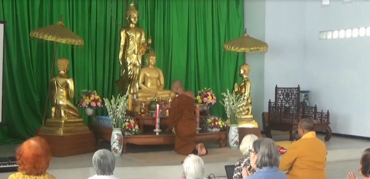 Penuh Khidmat, Umat Buddha di Tulungagung Jalani Ritual Pindapata dan Puja Bhakti Detik-Detik Waisak 2570 BE