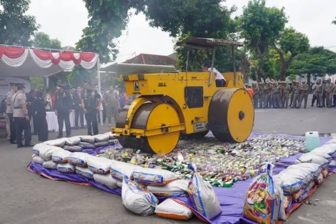 Pemkab Kediri Musnahkan Ribuan Rokok Ilegal Hasil Operasi Gabungan