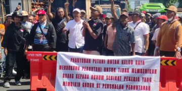 Nyaris Ricuh, Dua Kelompok Massa Beda Tuntutan Geruduk Kantor Perhutani Kediri