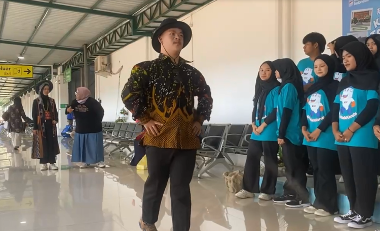 Unjuk Bakat di Stasiun Blitar, Belasan Siswa Disabilitas Ramaikan Hari Anak Nasional Bersama KAI