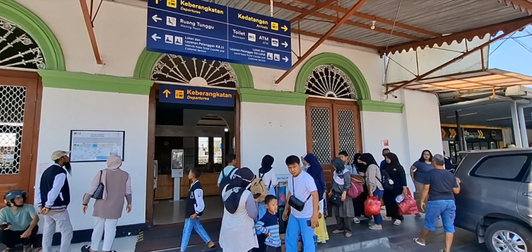 Libur Sekolah Dongkrak Penjualan Tiket KA di Stasiun Kediri, Naik hingga 60 Persen