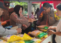 Harga Kebutuhan Pokok Melambung, Warga Kediri Antusias Serbu Pasar Murah di Mapolsek Ngasem