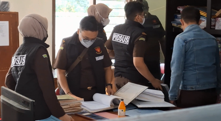 Usut Dugaan Korupsi Griyo Dalem Kanjengan, Kejari Geledah Kantor Kelurahan Kepatihan Tulungagung