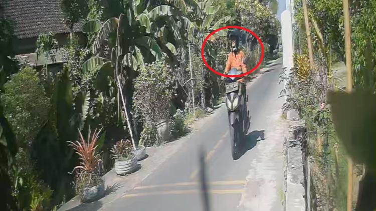 Viral Terekam CCTV, Emak-Emak Terduga Maling Elpiji di Kediri Berhasil Diringkus Warga