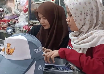 Tahun Ajaran Baru, Toko Seragam di Tulungagung Diserbu Pembeli