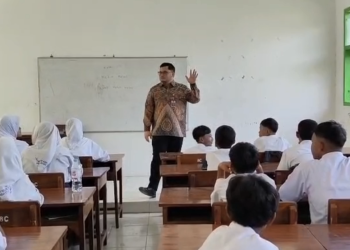 Pantau Hari Pertama MPLS, Bupati Kediri Wanti-Wanti Sekolah Jangan Persulit Masalah Seragam